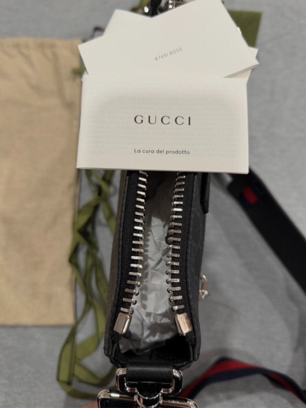 Gucci GG Supreme Black Messenger Crossbody Bag - Picture 3 of 6